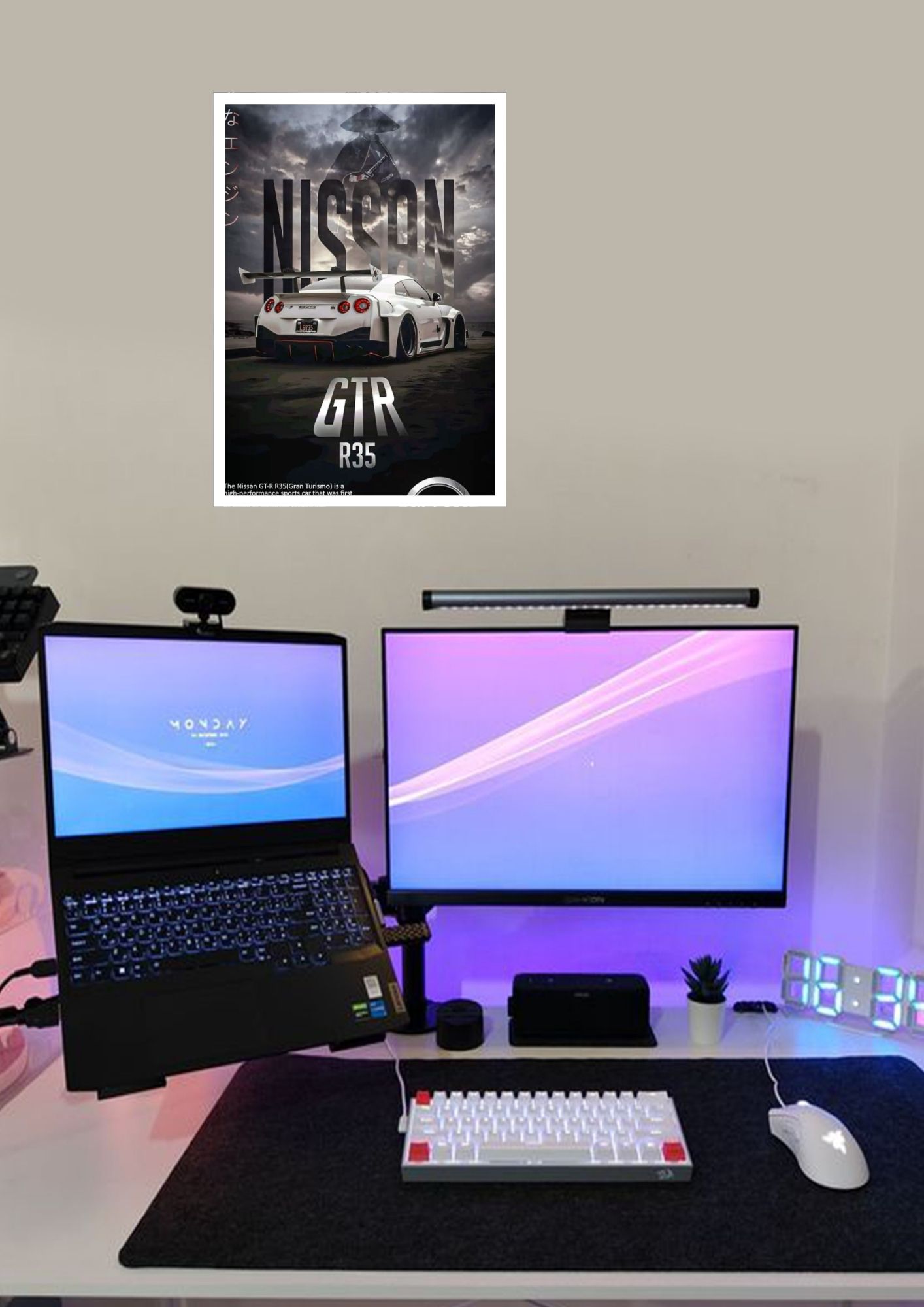 Nissan GTR R35 - Alternative View 1